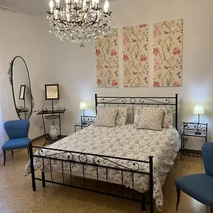 https://la-corte-florence-50141.it-tuscanyhotel.com