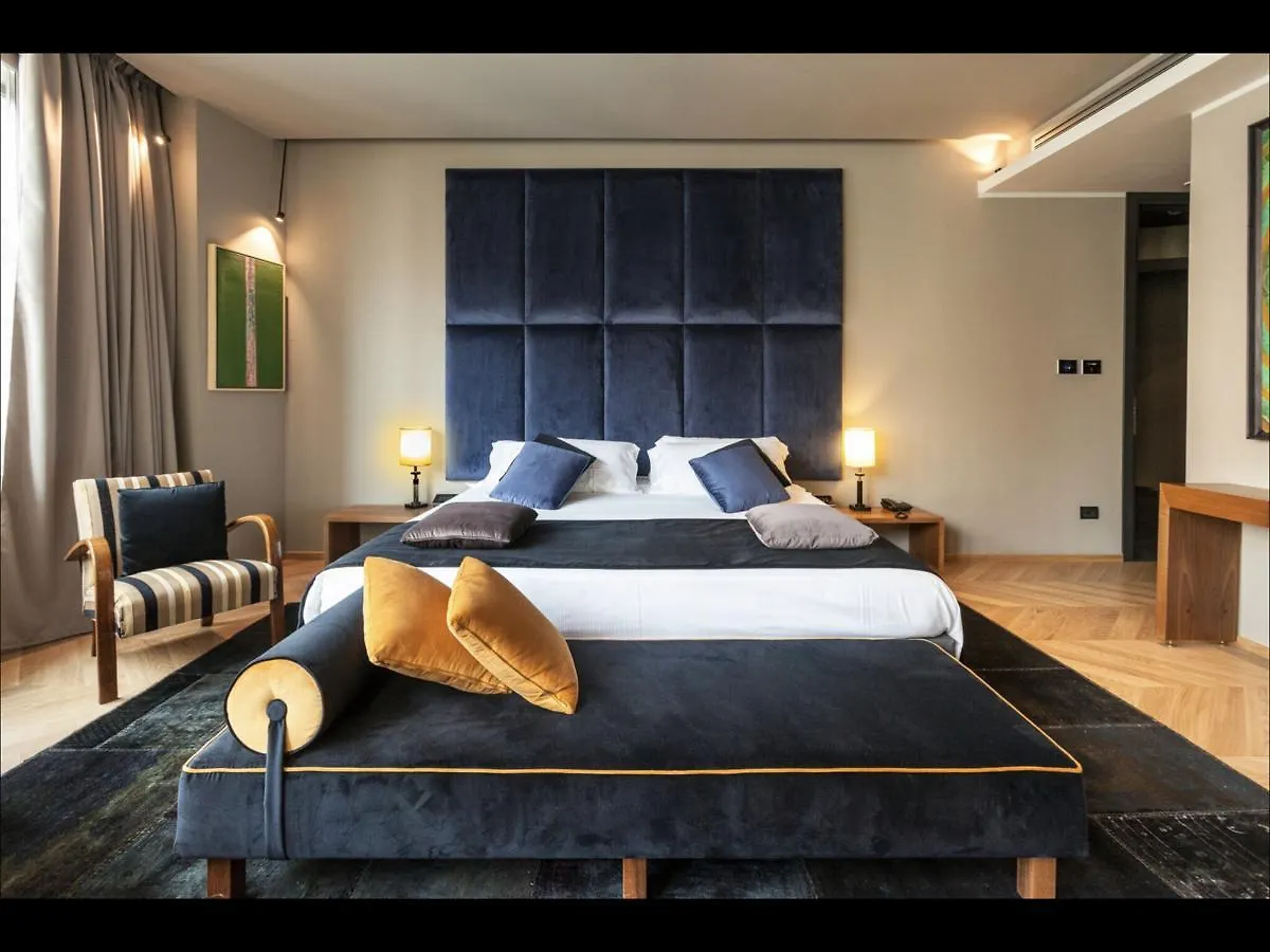 Triviho Hotel contacts